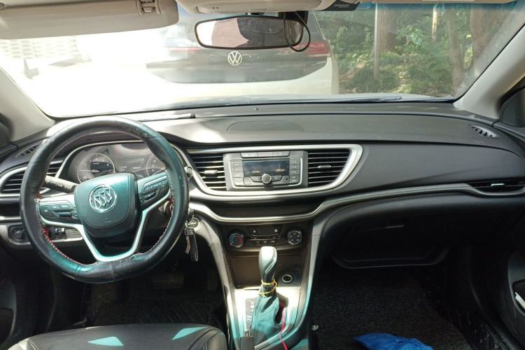 Used Buick Excelle GX 2018 18T Automatic Elite Model Center Console