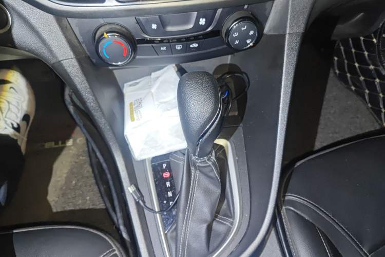 Used Buick Excelle GX 2018 18T Automatic Elite Model Gear Lever