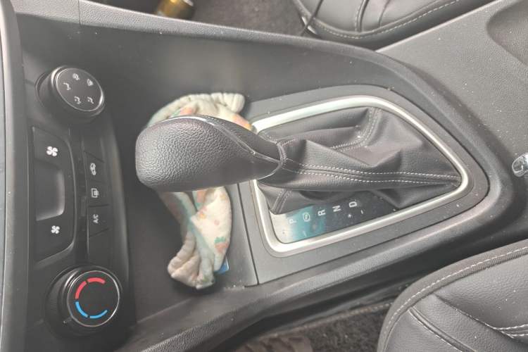 Used Buick Excelle GX 2018 18T Automatic Elite Model Gear Lever
