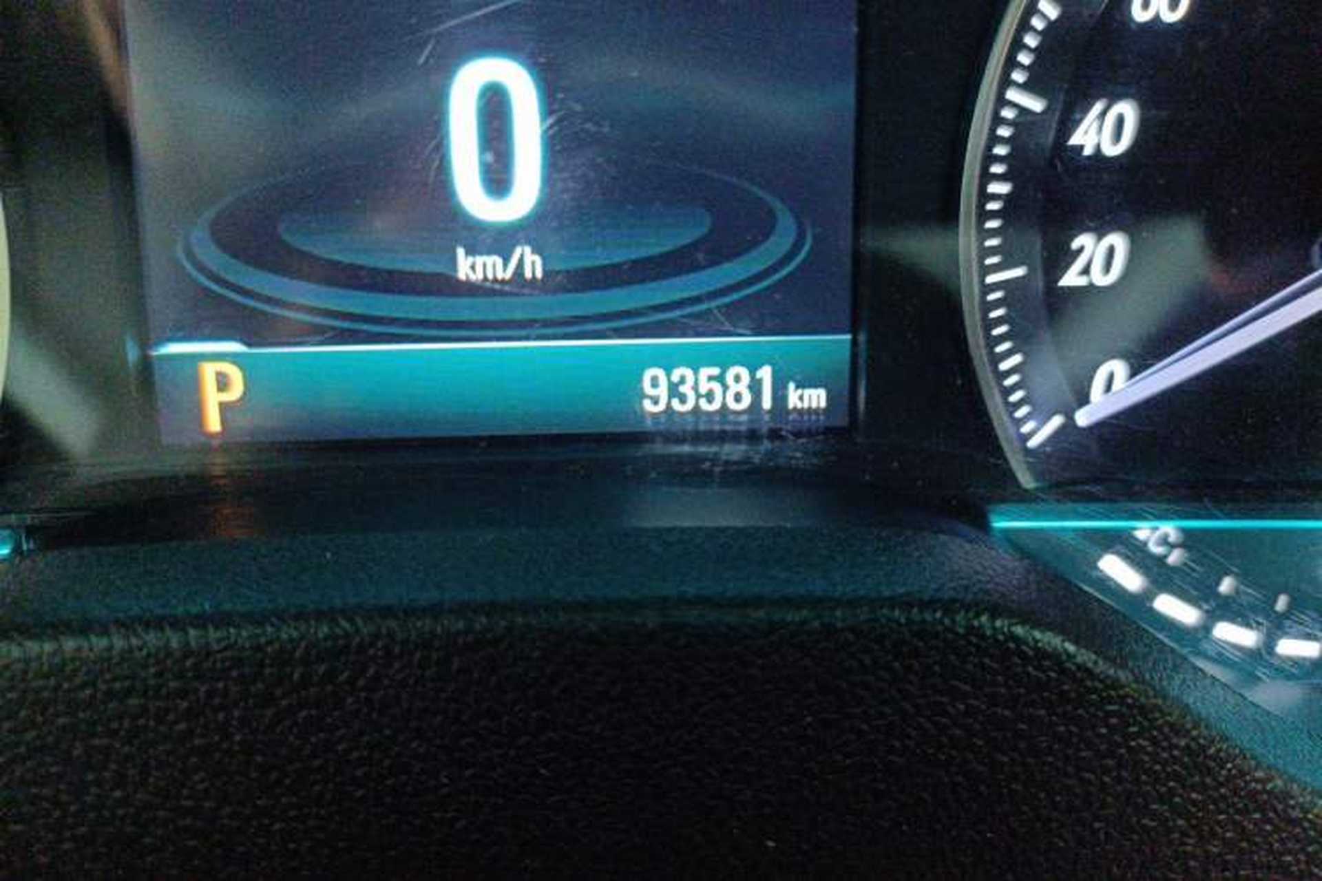 Used Buick Excelle GX 2018 18T Automatic Flagship Model Odometer Close Up