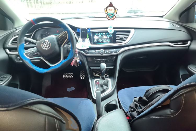Used Buick Excelle GX 2019 18T Automatic Connected Elite Model China VI Standard Center Console