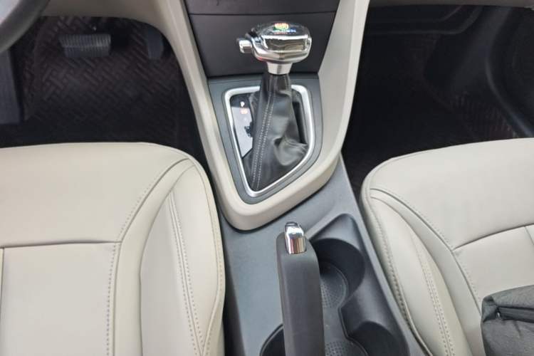 Used Buick Excelle GX 2019 15T Dual-Clutch Connected Elite Version China V Standard Gear Lever