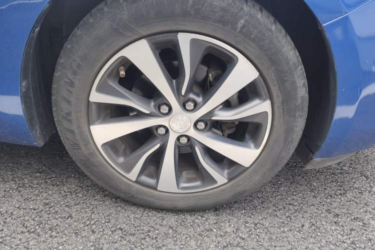 Used Buick Excelle GX 2019 18T Automatic Connected Flagship Version China VI Standard Right Front Wheel Hub