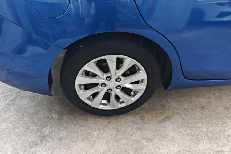 Used Buick Excelle GX 2019 15T Dual-Clutch Connected Elite Version China V Standard Right Rear Wheel Hub