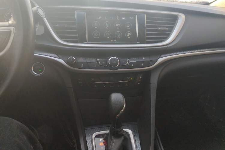 Used Buick Excelle GX 2019 18T Automatic Connected Elite Model China V Standard Audio And AC Panel