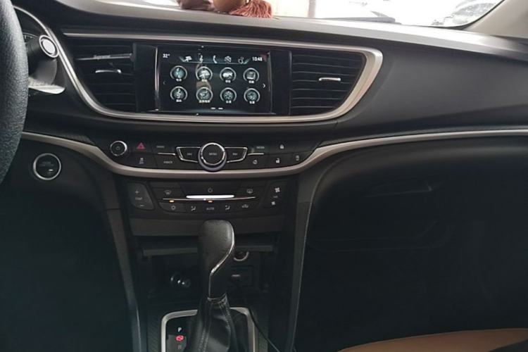 Used Buick Excelle GX 2019 18T Automatic Connected Flagship Version China VI Standard Center Console