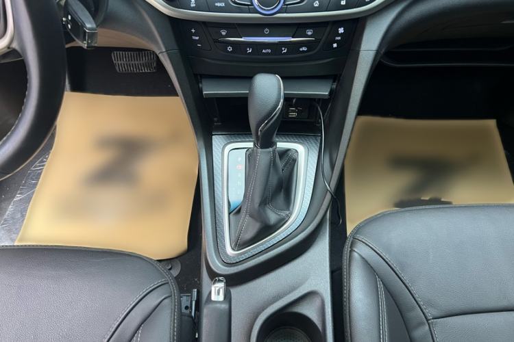 Used Buick Excelle GX 2019 18T Automatic Connected Elite Model China VI Standard Interior 4