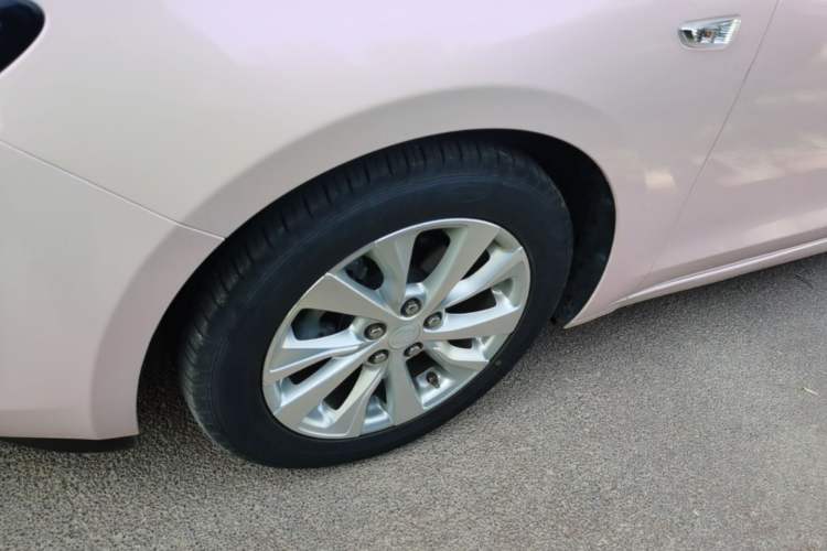 Used Buick Excelle GX 2019 15T Dual-Clutch Connected Elite Model China VI Exterior 4