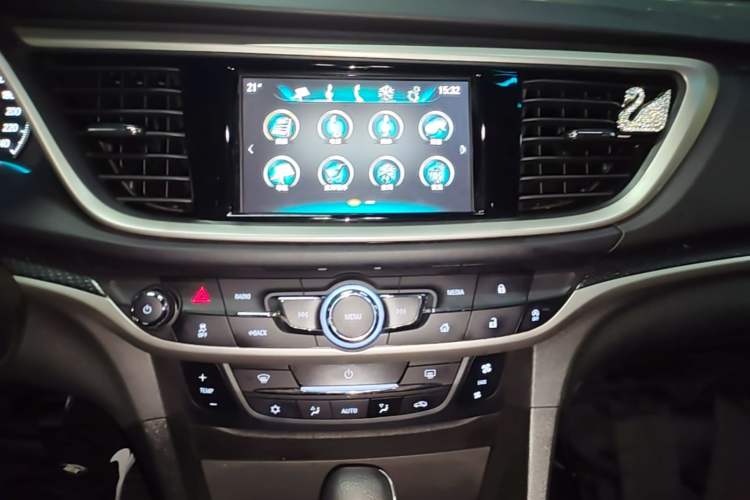 Used Buick Excelle GX 2019 18T Automatic Connected Elite Model China VI Standard Audio And AC Panel