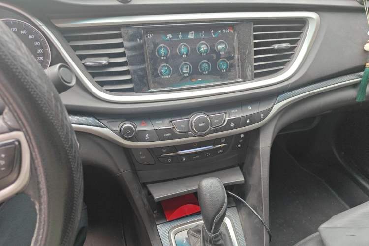Used Buick Excelle GX 2019 18T Automatic Connected Elite Model China V Standard Audio And AC Panel
