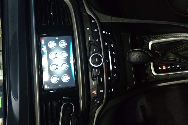 Used Buick Excelle GX 2019 18T Automatic Connected Elite Model China VI Standard Audio And AC Panel
