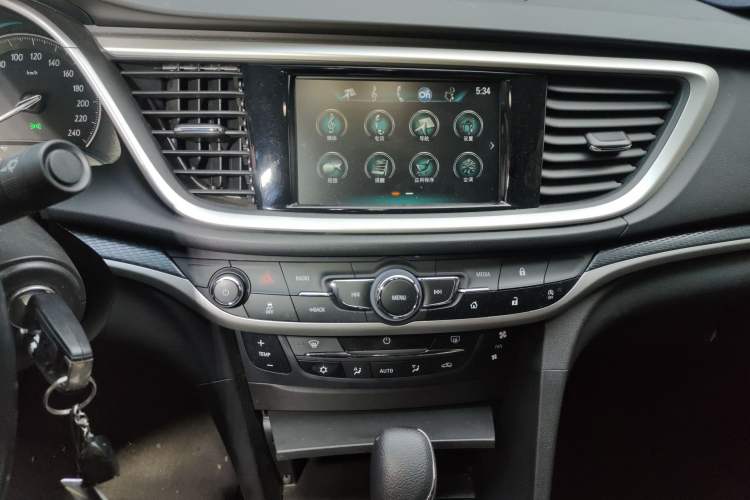Used Buick Excelle GX 2019 18T Automatic Connected Elite Model China V Standard Audio And AC Panel