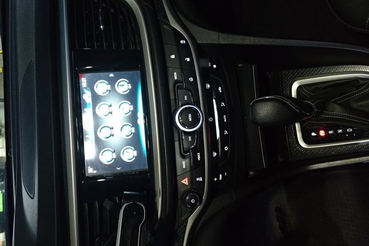 Used Buick Excelle GX 2019 18T Automatic Connected Elite Model China VI Standard Audio And AC Panel