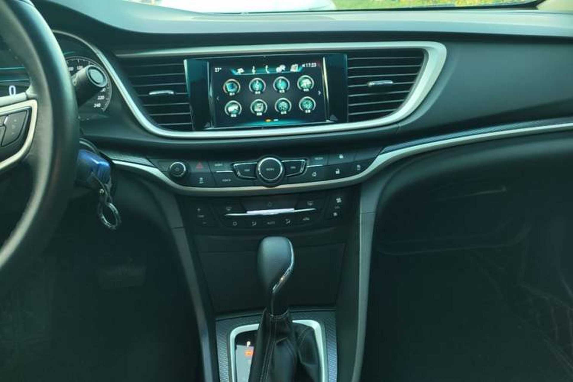 Used Buick Excelle GX 2019 18T Automatic Connected Elite Model China VI Standard Audio And AC Panel