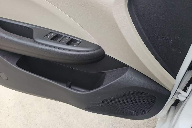 Used Buick Excelle GX 2019 15T Dual-Clutch Connected Elite Model China VI Audio And AC Panel