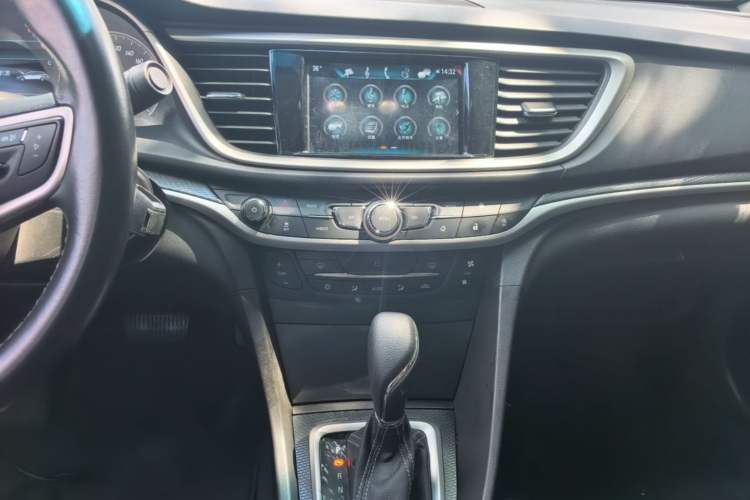 Used Buick Excelle GX 2019 18T Automatic Connected Elite Model China VI Standard Audio And AC Panel