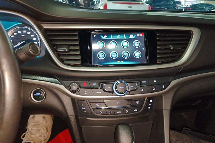 Used Buick Excelle GX 2019 18T Automatic Connected Elite Model China V Standard Audio And AC Panel