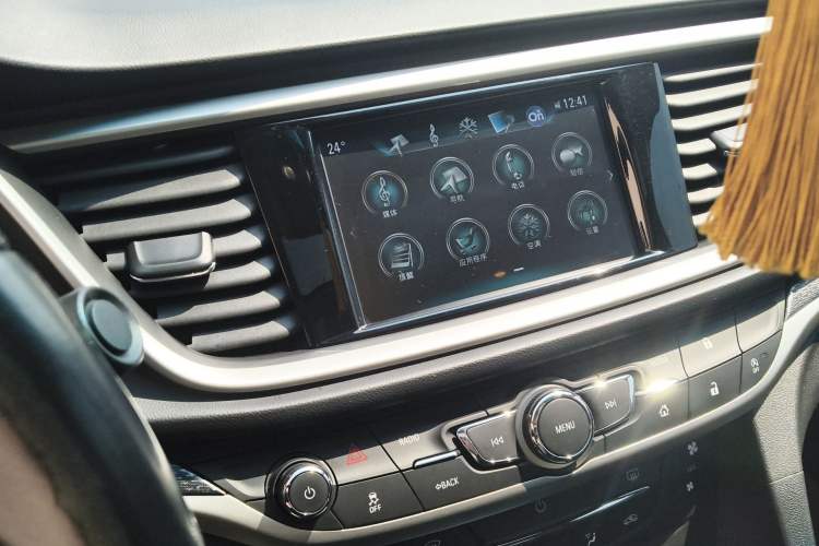 Used Buick Excelle GX 2019 18T Automatic Connected Elite Model China V Standard Audio And AC Panel