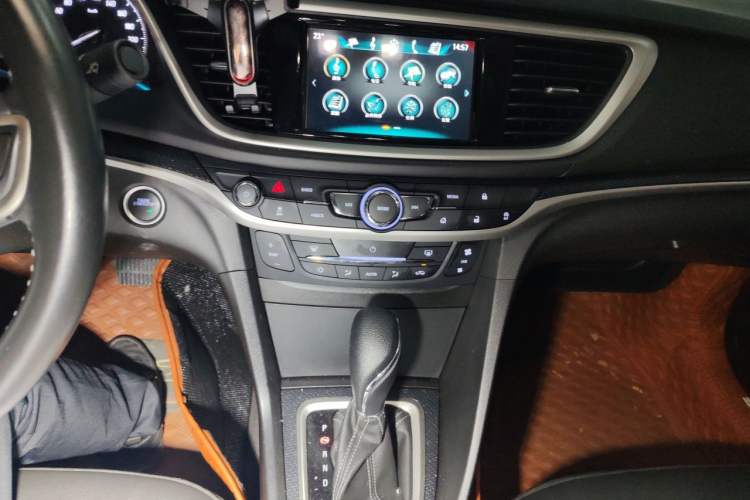 Used Buick Excelle GX 2019 18T Automatic Connected Elite Model China V Standard Audio And AC Panel