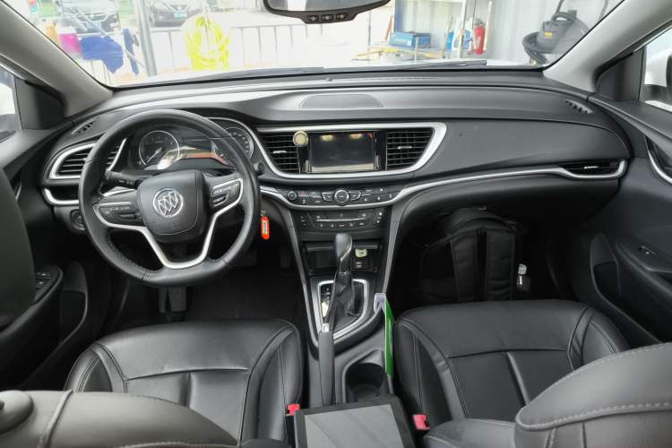 Used Buick Excelle GX 2019 18T Automatic Connected Elite Model China VI Standard Center Console