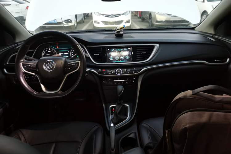 Used Buick Excelle GX 2019 18T Automatic Connected Elite Model China VI Standard Center Console