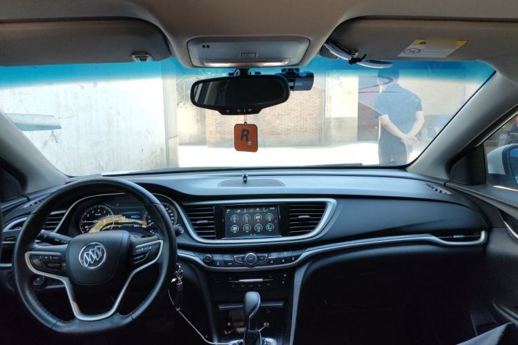 Used Buick Excelle GX 2019 18T Automatic Connected Elite Model China VI Standard Center Console