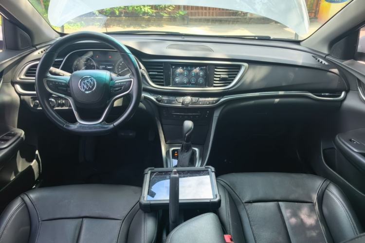 Used Buick Excelle GX 2019 18T Automatic Connected Elite Model China VI Standard Center Console