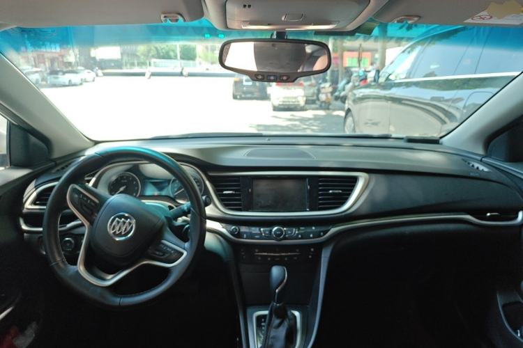 Used Buick Excelle GX 2019 18T Automatic Connected Elite Model China VI Standard Center Console