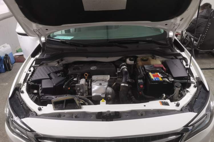 Used Buick Excelle GX 2019 18T Automatic Connected Elite Model China VI Standard Engine Bay
