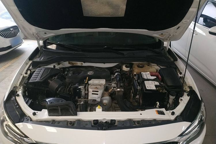 Used Buick Excelle GX 2019 15T Dual-Clutch Connected Elite Version China V Standard Engine Bay