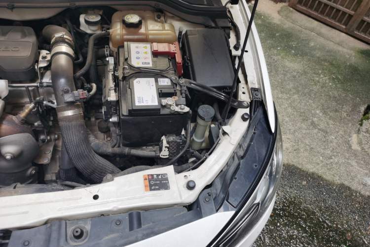 Used Buick Excelle GX 2019 18T Automatic Connected Flagship Version China VI Standard Engine Bay Left