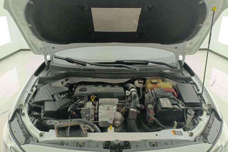 Used Buick Excelle GX 2019 18T Automatic Connected Elite Model China VI Standard Engine Bay