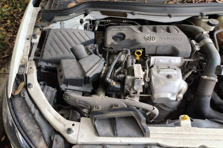 Used Buick Excelle GX 2019 18T Automatic Connected Elite Model China VI Standard Engine Bay Right