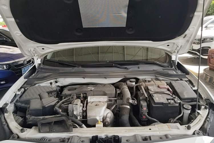 Used Buick Excelle GX 2019 18T Automatic Connected Elite Model China VI Standard Engine Bay
