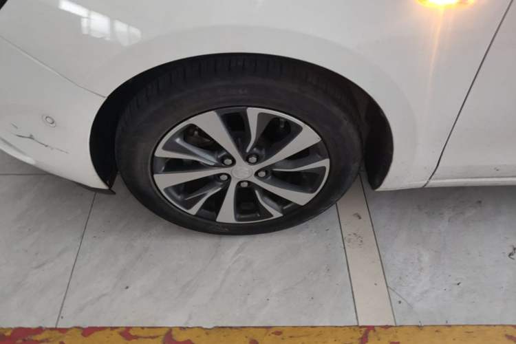 Used Buick Excelle GX 2019 18T Automatic Connected Flagship Version China VI Standard Exterior 4