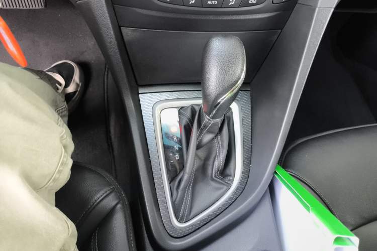 Used Buick Excelle GX 2019 18T Automatic Connected Elite Model China VI Standard Gear Lever