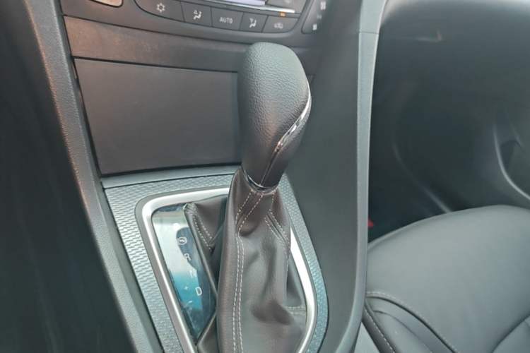 Used Buick Excelle GX 2019 18T Automatic Connected Elite Model China V Standard Gear Lever