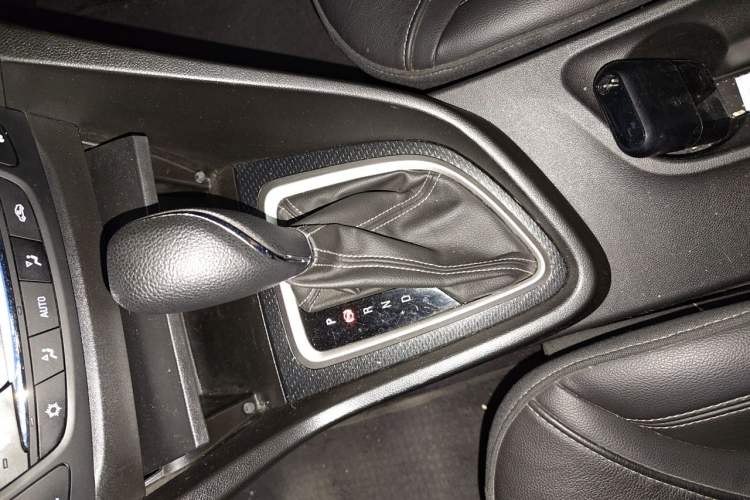 Used Buick Excelle GX 2019 18T Automatic Connected Elite Model China VI Standard Gear Lever