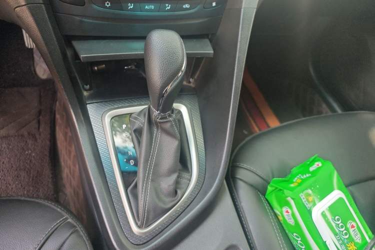 Used Buick Excelle GX 2019 18T Automatic Connected Elite Model China V Standard Gear Lever