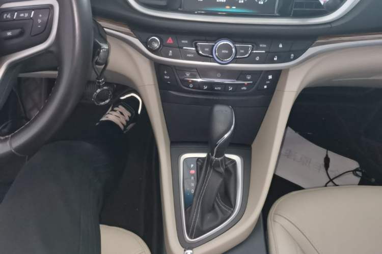 Used Buick Excelle GX 2019 15T Dual-Clutch Connected Elite Version China V Standard Gear Lever