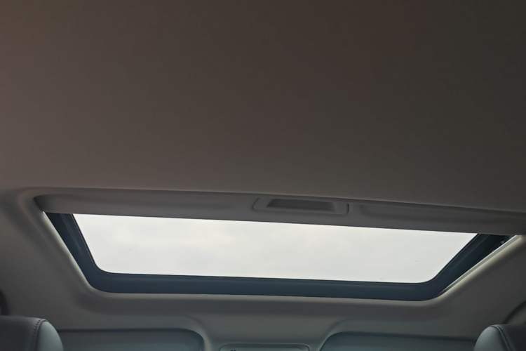 Used Buick Excelle GX 2019 18T Automatic Connected Elite Model China VI Standard Headliner