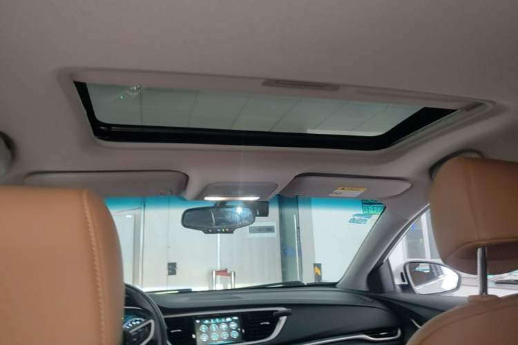 Used Buick Excelle GX 2019 18T Automatic Connected Flagship Version China VI Standard Headliner