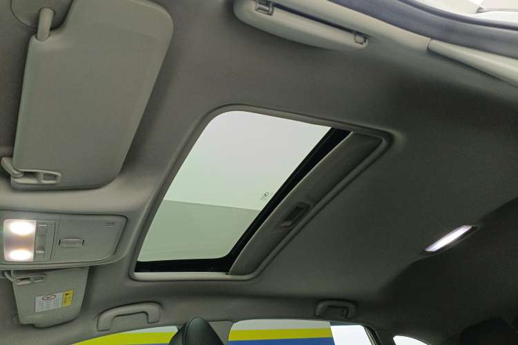 Used Buick Excelle GX 2019 18T Automatic Connected Elite Model China VI Standard Headliner