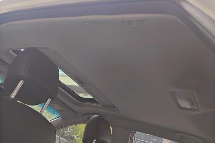 Used Buick Excelle GX 2019 18T Automatic Connected Elite Model China VI Standard Headliner