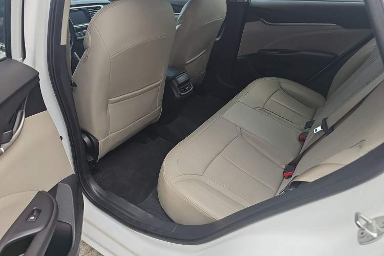 Used Buick Excelle GX 2019 15T Dual-Clutch Connected Elite Model China VI Interior 1