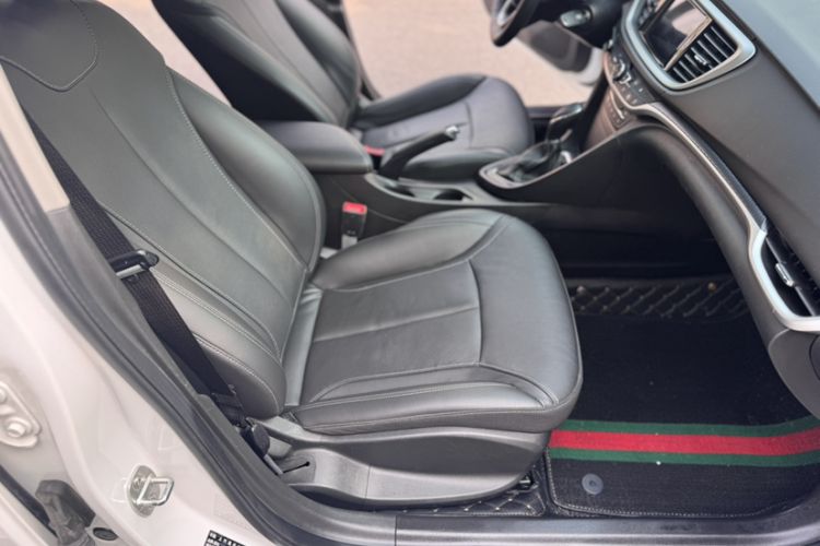 Used Buick Excelle GX 2019 18T Automatic Connected Elite Model China VI Standard Interior 2