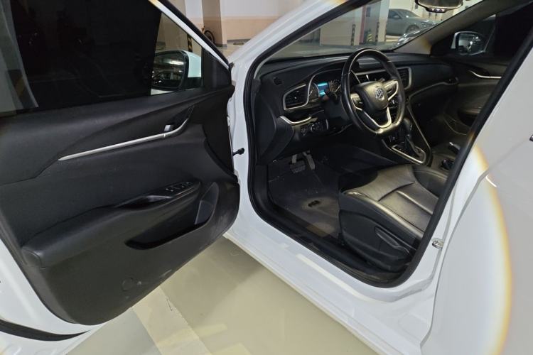 Used Buick Excelle GX 2019 18T Automatic Connected Elite Model China VI Standard Interior 3