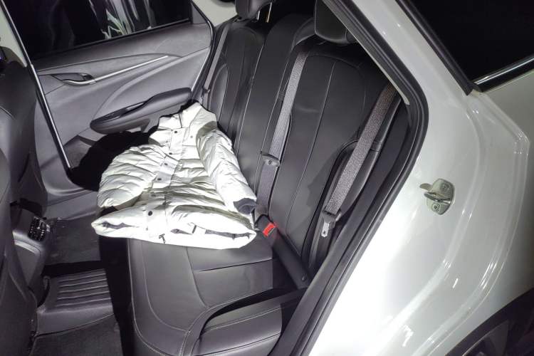 Used Buick Excelle GX 2019 18T Automatic Connected Elite Model China VI Standard Left Rear Seat