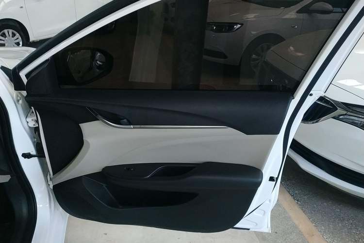 Used Buick Excelle GX 2019 15T Dual-Clutch Connected Elite Version China V Standard Right Front Door Interior