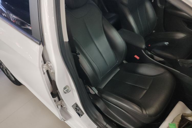 Used Buick Excelle GX 2019 18T Automatic Connected Elite Model China VI Standard Right Front Seat